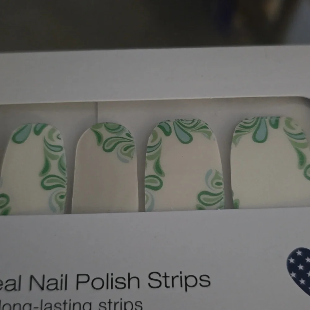 Color Street GET YOUR GROOVE ON Press On Nails 100% Real Polish